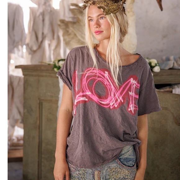 Magnolia Pearl Tops - Magnolia Pearl Short Sleeve Gray Tee Shirt Pink Neon Love Distressed OS NWT Y2ky